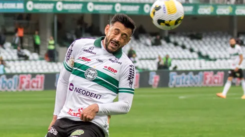 Foto: (Robson Mafra/AGIF) – Robinho foi quem mais vezes visitou o departamento médico do Coritiba na temporada