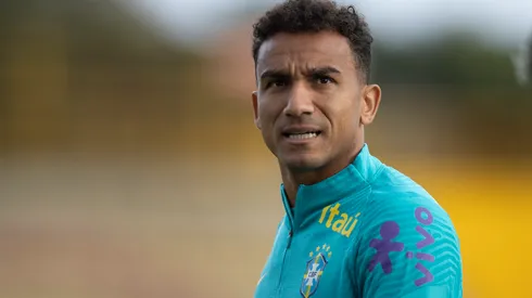 Foto: Lucas Figueiredo/CBF – Danilo exalta medalhão da Seleção Brasileira