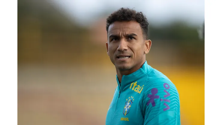 Foto: Lucas Figueiredo/CBF - Danilo exalta medalhão da Seleção Brasileira