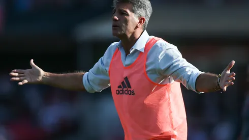 SAO PAULO, BRAZIL – NOVEMBER 14: Renato Gaucho head coach of Flamengo reacts during a match between Sao Paulo and Flamengo as part of Brasileirao Series A 2021 at Morumbi Stadium on November 14, 2021 in Sao Paulo, Brazil. (Photo by Alexandre Schneider/Getty Images)