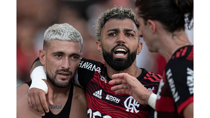 Foto: Jorge Rodrigues/AGIF- Arrasca, Gabi e Filipe Luís