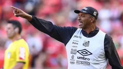 Foto: Pedro H. Tesch/AGIF – Orlando Ribeiro sai em defesa de atacante do Santos