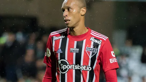 Foto: (Robson Mafra/AGIF) – Miranda não joga mais pelo São Paulo