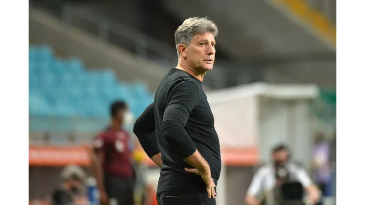 PORTO ALEGRE, BRAZIL - DECEMBER 03: Renato Portaluppi coach of Gremio looks on during a round of sixteen second leg match of Copa CONMEBOL Libertadores between Gremio and Guarani at Arena do Gremio on December 03, 2020 in Porto Alegre, Brazil. (Photo by Silvio Avila - Pool/Getty Images)