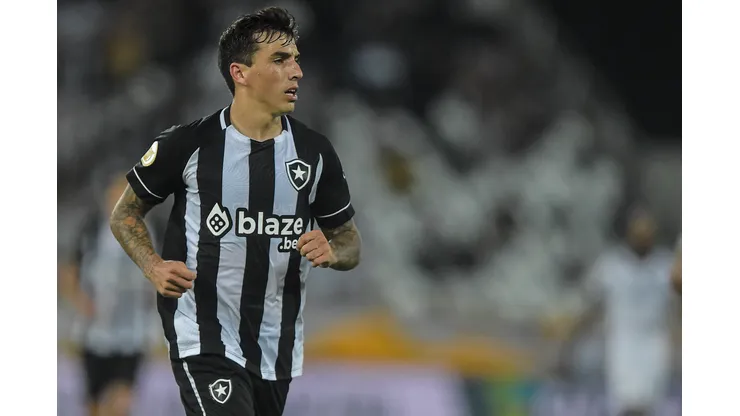 Thiago Ribeiro/AGIF- Renzo Saravia. lateral-direito do Botafogo