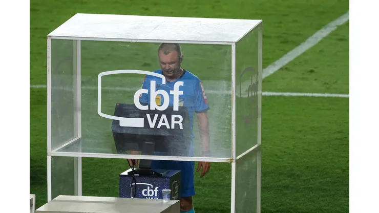 Foto: Marcello Zambrana/AGIF - CBF divulga áudio do VAR de Atlético x Botafogo