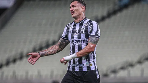 Foto: (Lucas Emanuel/AGIF) – Vina é uma das esperanças do Ceará para evitar o rebaixamento à Série B