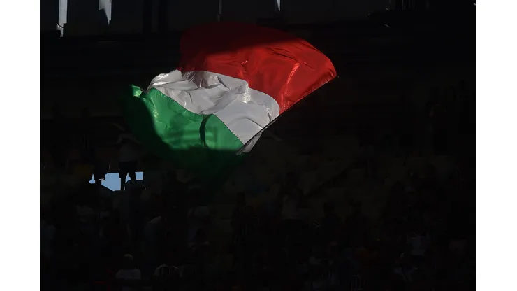 Foto: (Thiago Ribeiro/AGIF) - O Fluminense disponibilizou um catálogo temático para seus torcedores que queiram torcer pela Seleção Brasileira na Copa do Mundo com as cores tricolores