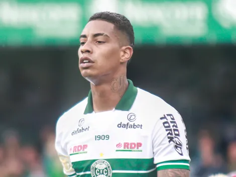 Manga desabafa sobre permanência no Coritiba e expõe ‘salvador da pátria’ de 2022