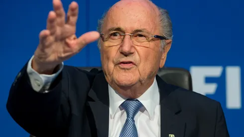Photo by Philipp Schmidli/Getty Images – Joseph Blatter dispara contra Copa no Catar