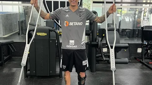 Foto: (Reprodução/Twitter Atlético) – Guilherme Arana está se recuperando de uma cirurgia no Atlético