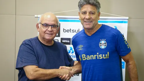 Foto: (Lucas Uebel/Grêmio FBPA) – Romildo Bolzan construiu uma relação estreita com Renato Gaúcho no Grêmio
