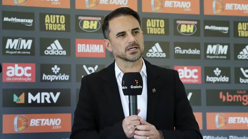 Foto: (Bruno Sousa / Atlético) – Rodrigo Caetano reforçou que o Atlético está atento às oportunidades de mercado