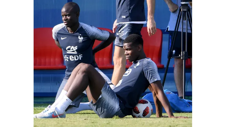 Foto: (Laurence Griffiths/Getty Images) - Kanté e Pogba são só alguns exemplos de craques que não vão jogar a Copa do Mundo no Catar por lesão