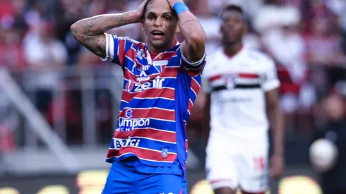 Foto: (Ettore Chiereguini/AGIF) – Robson foi duramente criticado nas redes sociais após a derrota do Fortaleza para o Palmeiras