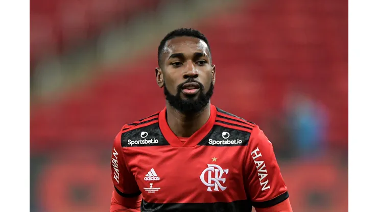 Foto: (Thiago Ribeiro/AGIF) - Gerson, que deixou o Flamengo em meados de 2021, virou o 'queridinho' da Nação na web