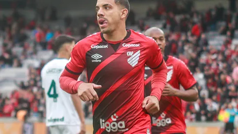 Foto: (Gabriel Machado/AGIF) – David Terans foi o grande destaque do Athletico nesta quarta (2)