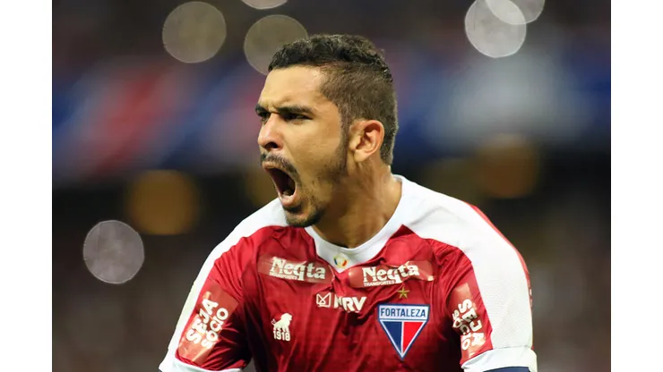 Bruno Melo durante confronto contra o Flamengo no Brasileirão 2019.