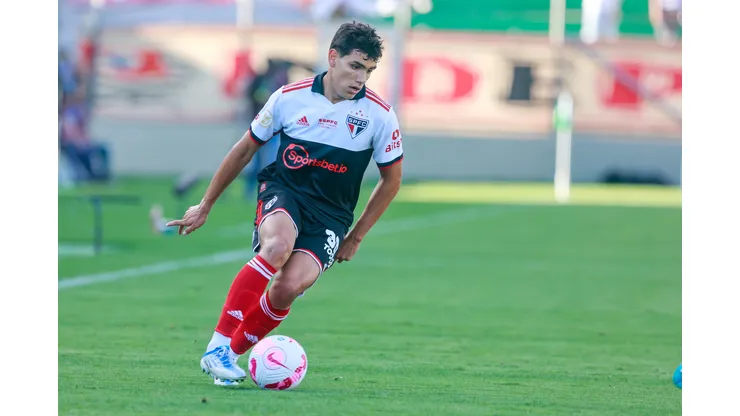 Foto: Luis Erbes/AGIF - Defensor é uma das promessas do São Paulo