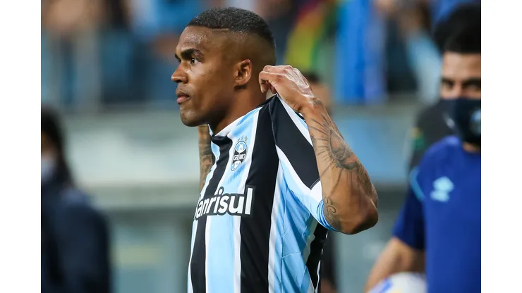 Foto: Pedro H. Tesch/AGIF - Douglas Costa pode voltar ao Grêmio