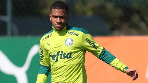 Foto: (Flickr Oficial Palmeiras/Cesar Greco) – Lucas Esteves, do Palmeiras, está na mira do Fortaleza