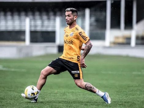 Tatuagens de Carabajal 'roubam a cena' em treino do Santos