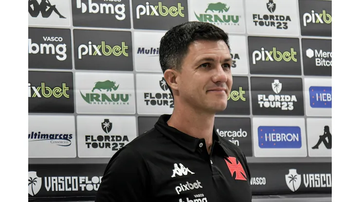 Foto: Thiago Ribeiro/AGIF - Barbieri vai pedindo contratações no Vasco.