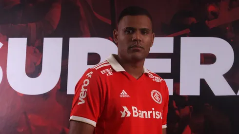 Foto: (Ricardo Duarte/Internacional) – Mikael segue trabalhando com o restando do elenco do Internacional na pré-temporada