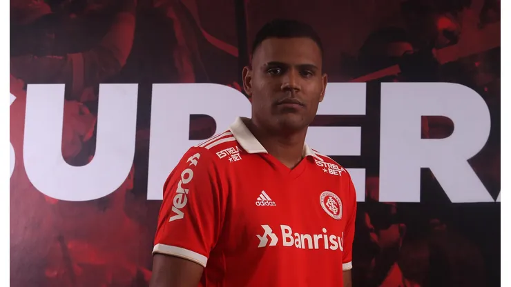 Foto: (Ricardo Duarte/Internacional) - Mikael segue trabalhando com o restando do elenco do Internacional na pré-temporada