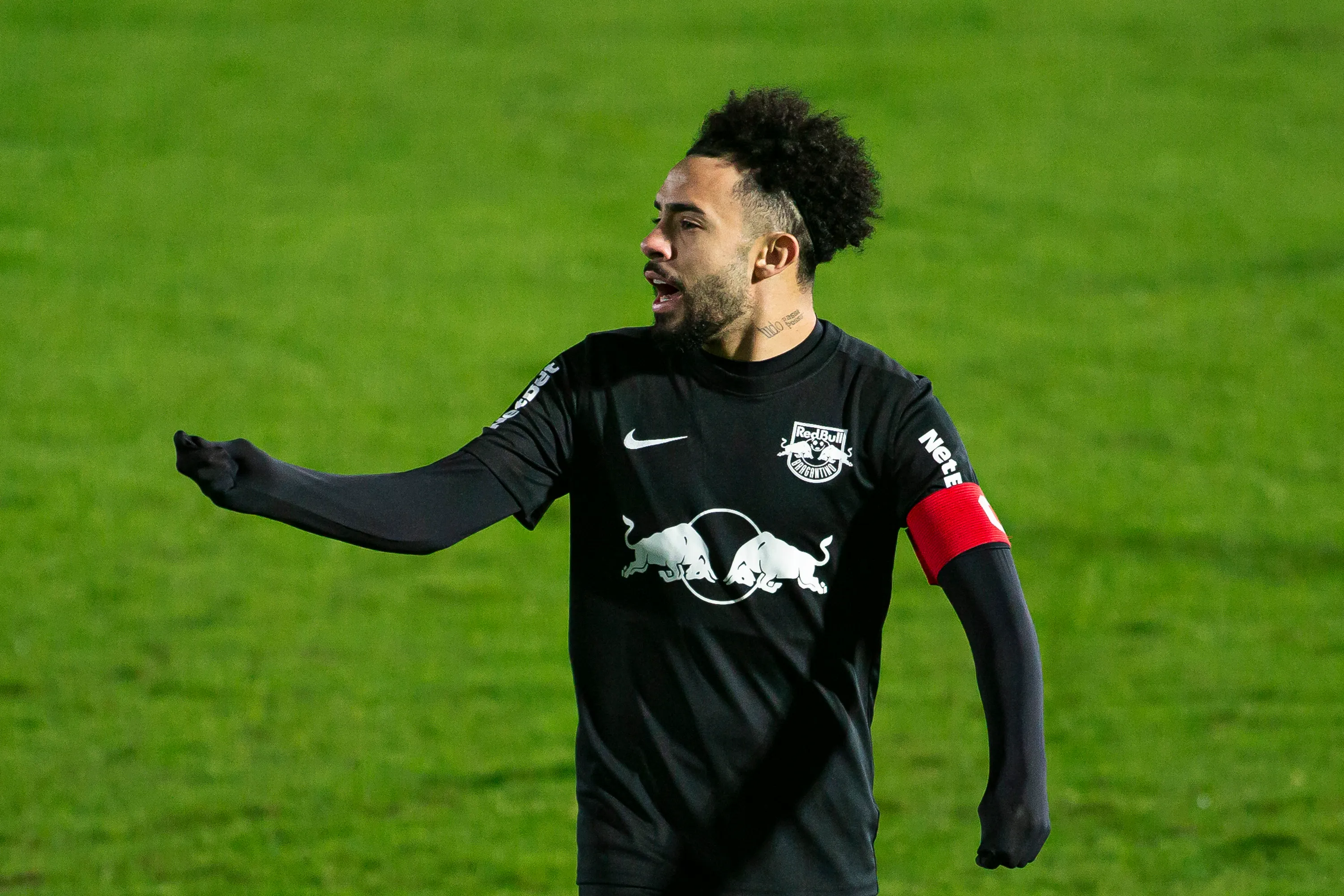 SP – Braganca Paulista – 13/06/2021 – BRASILEIRO A 2021, BRAGANTINO X FLUMINENSE – Claudinho jogador do Bragantino durante partida contra o Fluminense no estadio Nabi Abi Chedid pelo campeonato Brasileiro A 2021. Foto: Diogo Reis/AGIF