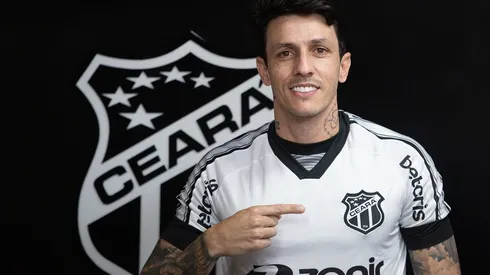 Foto: (Felipe Santos/CearaSC.com) – Jean Carlos concedeu entrevista coletiva no Ceará nesta segunda (19)