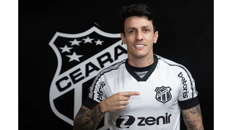 Foto: (Felipe Santos/CearaSC.com) - Jean Carlos concedeu entrevista coletiva no Ceará nesta segunda (19)