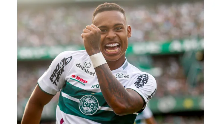 Foto: Gabriel Machado/AGIF - Internacional tem interesse em jogador do Coritiba