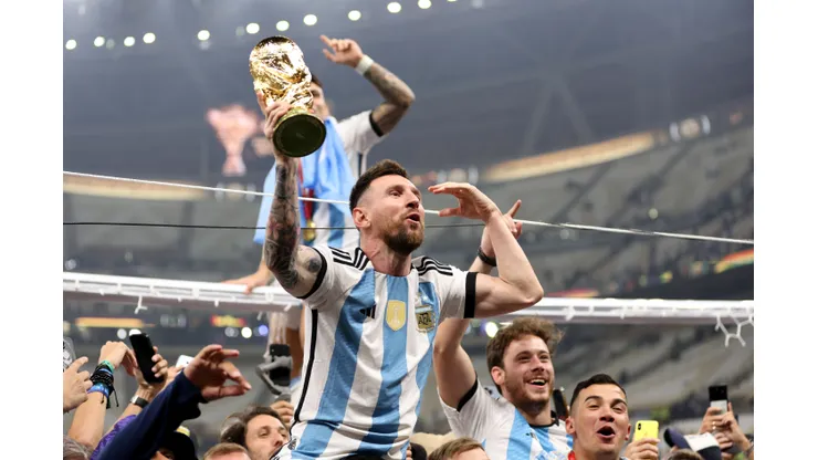 Clive Brunskill/ Getty Images- Seleção da Argentina comemorando o título no Qatar