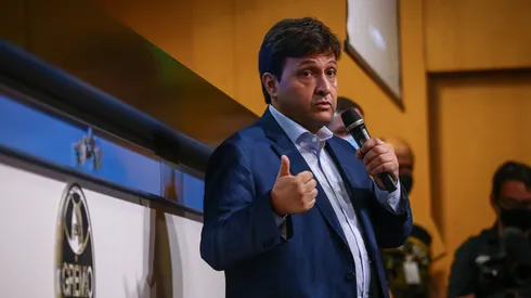 Foto: (Lucas Uebel/Grêmio FBPA) – Alberto Guerra, presidente do Grêmio, descartou a chegada de um reforço