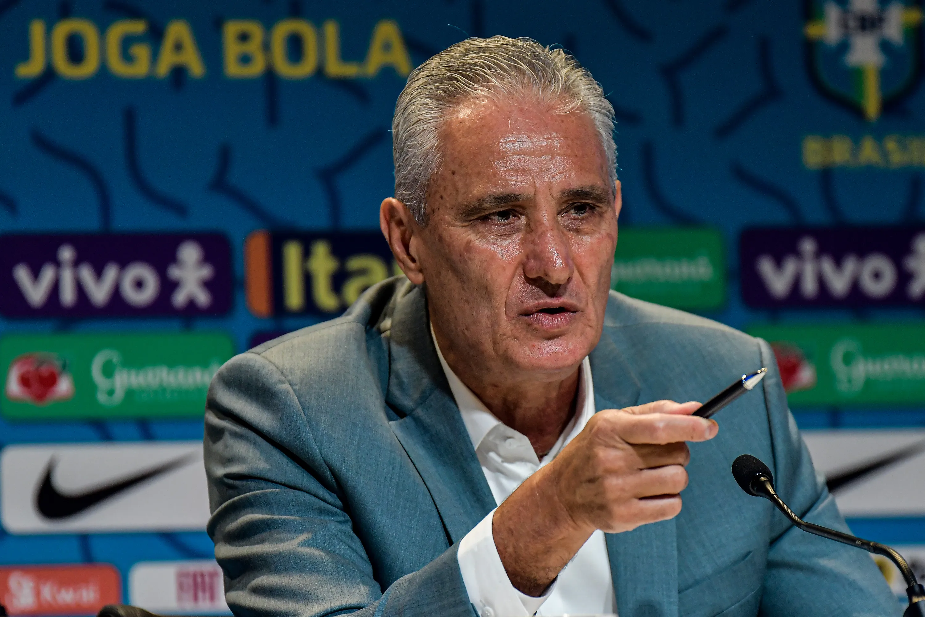 Foto: Thiago Ribeiro/AGIF – Tite deixou o comando da seleção após eliminação na Copa