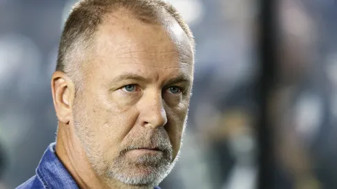 RIO DE JANEIRO, BRAZIL – MAY 02: Head coach Mano Menezes of Cruzeiro looks on during a match between Vasco da Gama and Cruzeiro as part of Copa CONMEBOL Libertadores 2018 at Sao Januario Stadium on May 02, 2018 in Rio de Janeiro, Brazil. (Photo by Buda Mendes/Getty Images)