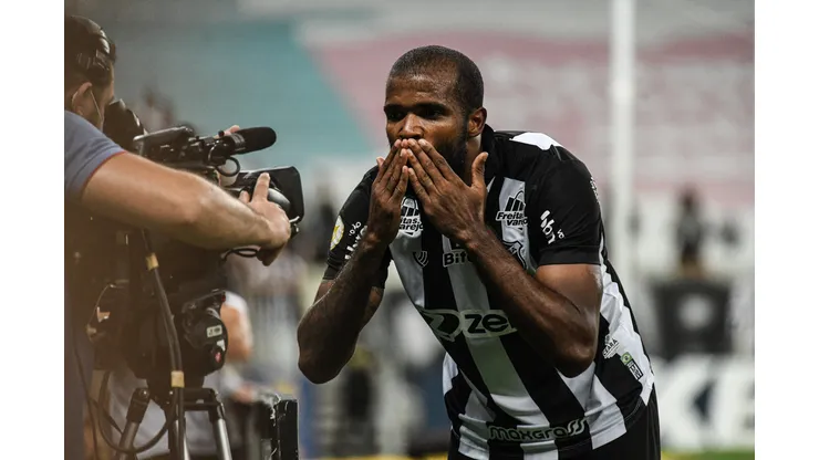 Foto: Kely Pereira/AGIF - Messias deixou o Ceará rumo ao Santos