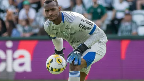 Foto: (Robson Mafra/AGIF) – Rafael William foi emprestado pelo Coritiba
