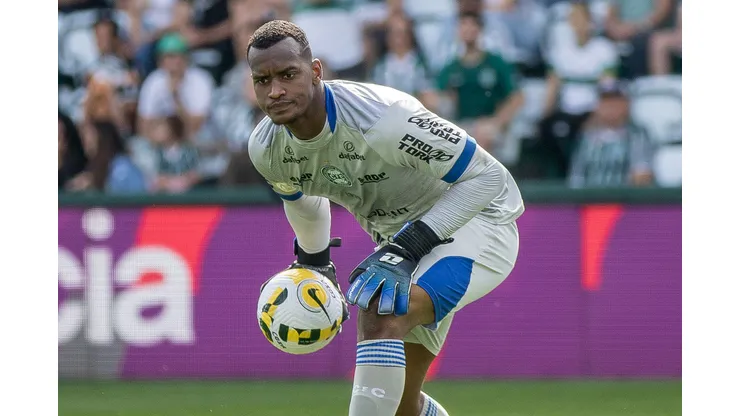 Foto: (Robson Mafra/AGIF) - Rafael William foi emprestado pelo Coritiba