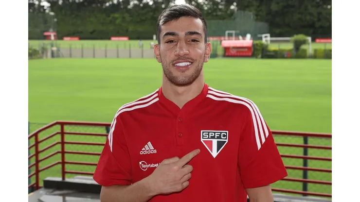 Foto: Rubens Chiri e Miguel Schincariol / saopaulofc - São Paulo acertou a contratação de Pedrinho