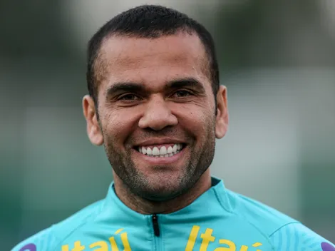 Daniel Alves exalta pentacampeão Mundial com o Brasil e web 'enlouquece'