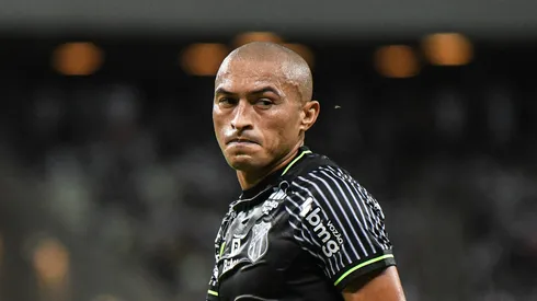 Foto: (Kely Pereira/AGIF) – O Ceará está à procura de um lateral-direito no mercado para suprir a saída de Nino Paraíba