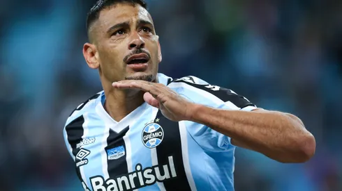Foto: Pedro H. Tesch/AGIF – Diego Souza renovou com o Grêmio por mais seis meses