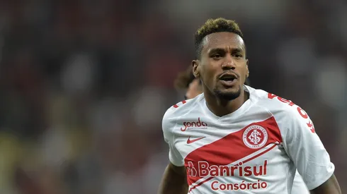 Foto: Thiago Ribeiro/AGIF – Edenilson deve deixar o Internacional em 2023