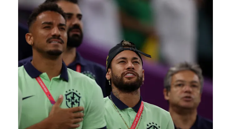 Richard Heathcote/ Getty Images- Neymar e Danilo, jogadores da Seleção