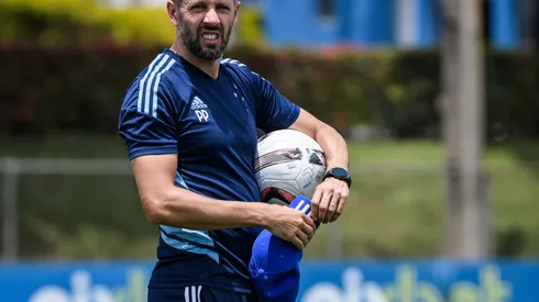Foto: (Gustavo Aleixo/Cruzeiro) – Paulo Pezzolano deu seu aval para o Cruzeiro emprestar um atacante