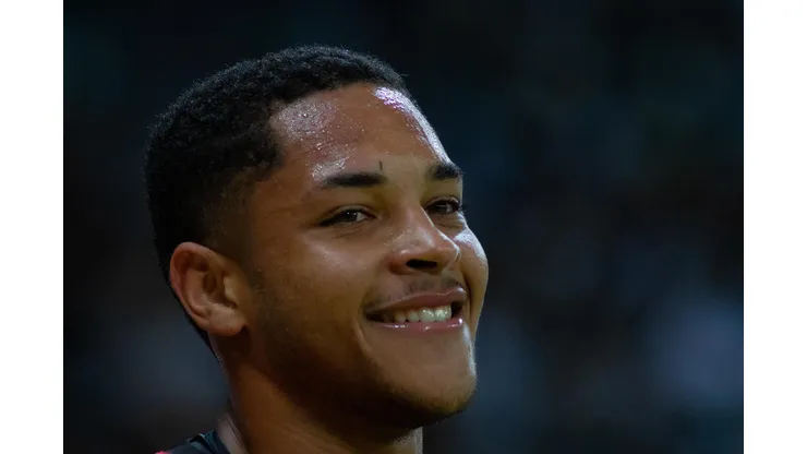 Foto: Fernando Moreno/AGIF - Parça de Vitor Roque entra no radar do Vasco