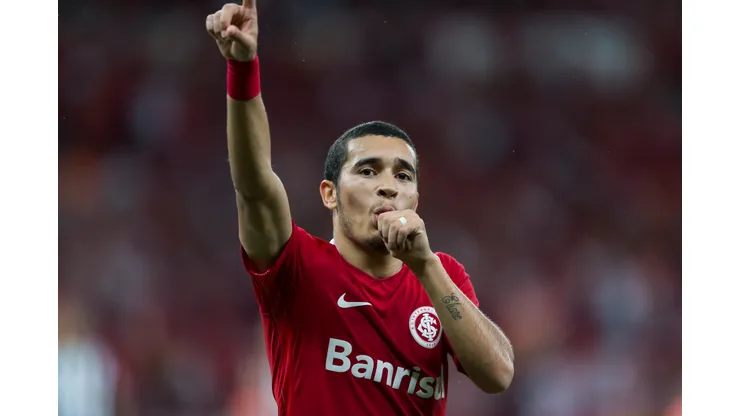 Foto: Jeferson Guareze/AGIF - Willian iniciou sua carreira pelo Internacional.