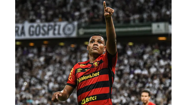 Foto: (Kely Pereira/AGIF) - Mikael, ex-Sport, não é mais jogador do Internacional